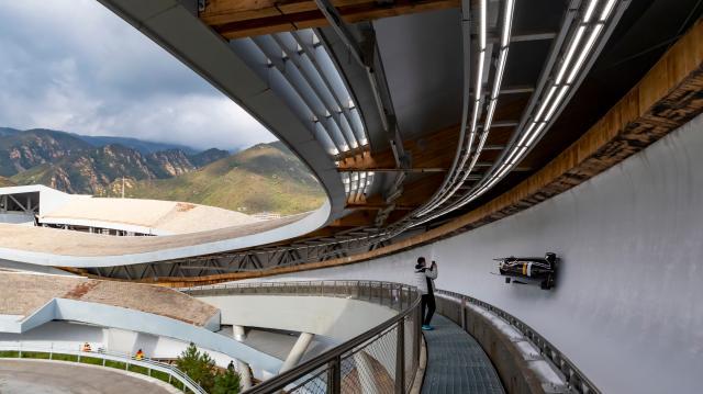 开云体育官方网-国际训练周揭幕 24国运动员体验国家雪车雪橇赛道