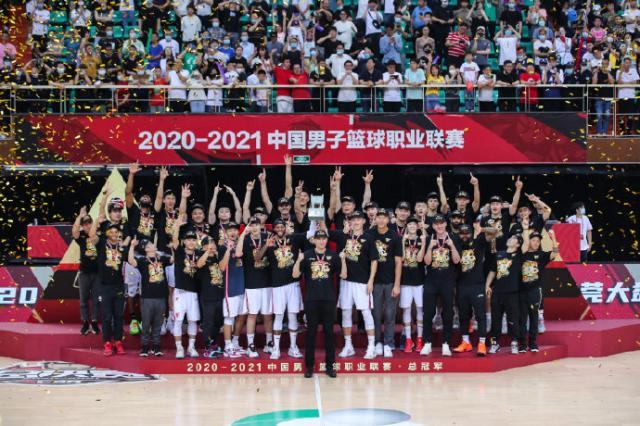 开云体育-广东加冕11冠王:最艰难的一冠,更是最甜蜜的一冠